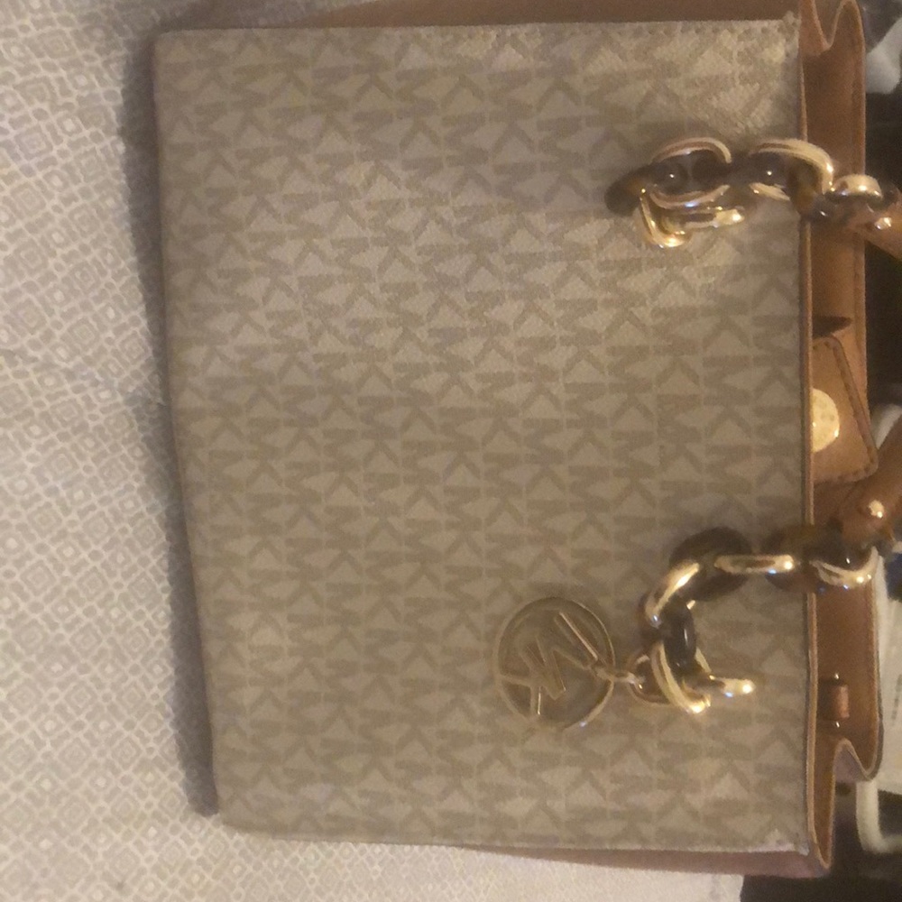 Michael Kors purse - Picture 3 of 5